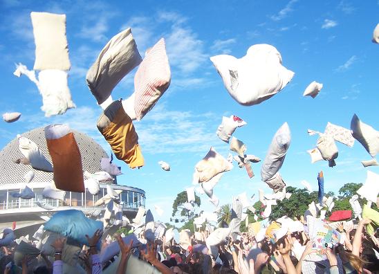 Watch An Exciting Pillow Fight Tube Free