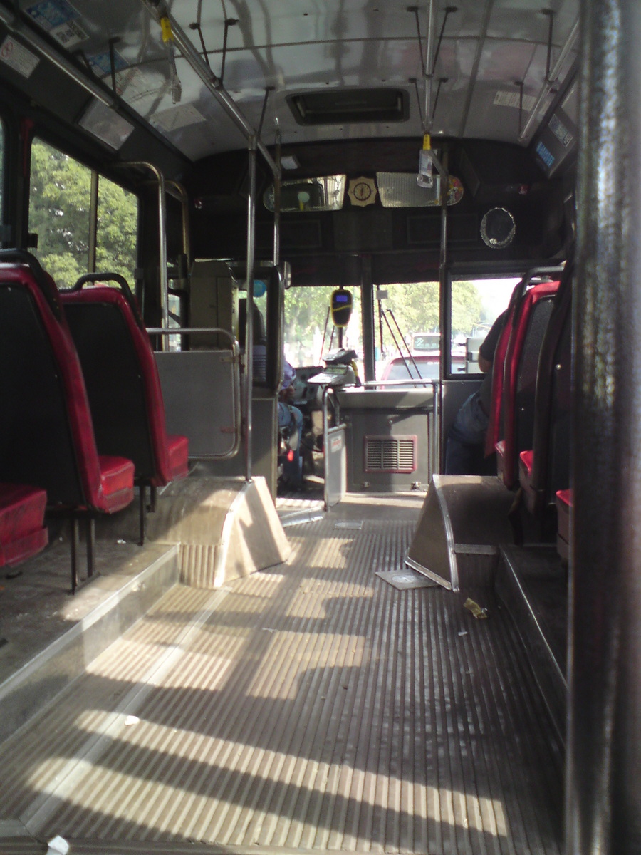 An empty 115 leaving Retiro An empty 115 leaving Retiro