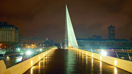 Puente de la Mujer Puerto Madero at night