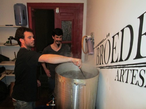 The Terren brothers brewing Broeders beer in Argentina