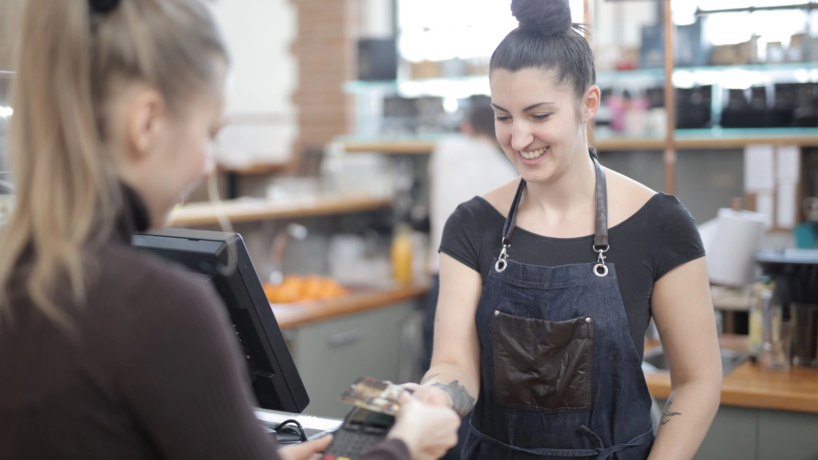Contactless card payment at a Buenos Aires café