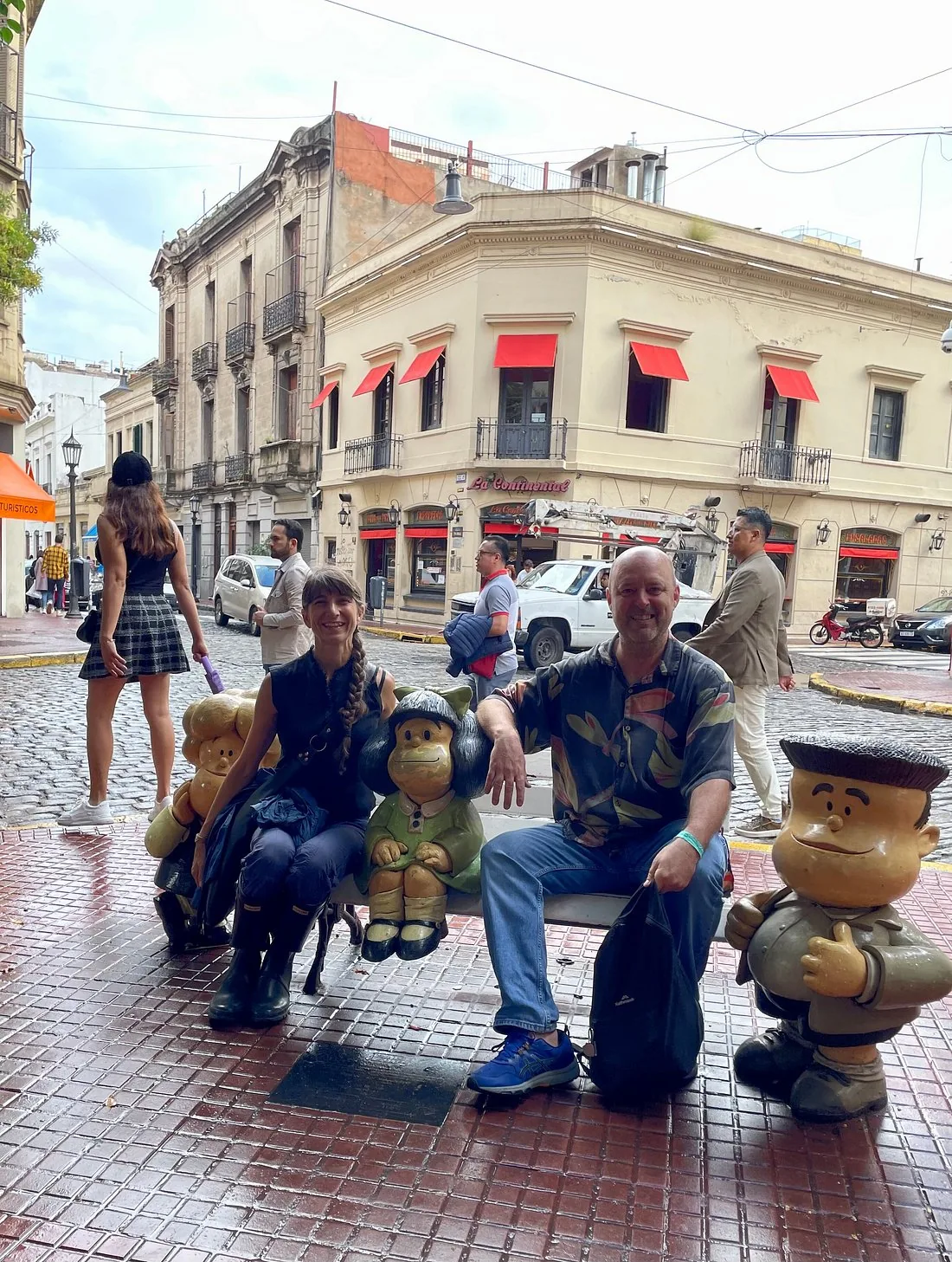 BuenosTours guests with the Mafalda characters in San Telmo