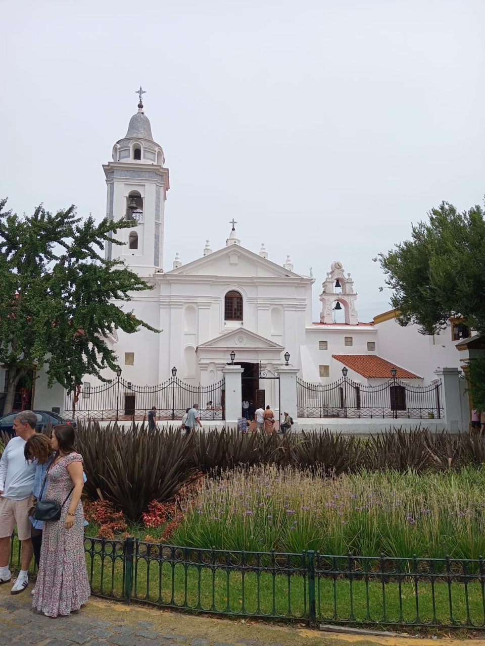 White facade of Basílica Nuestra Señora del Pilar beside Recoleta Cemetery